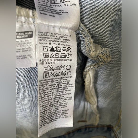 Levi’s Denim Jacket - Picture 5 of 6